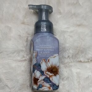 Bath & Body Works Fresh Rainfall & Linen Foaming Hand Soap - Lavender Purple